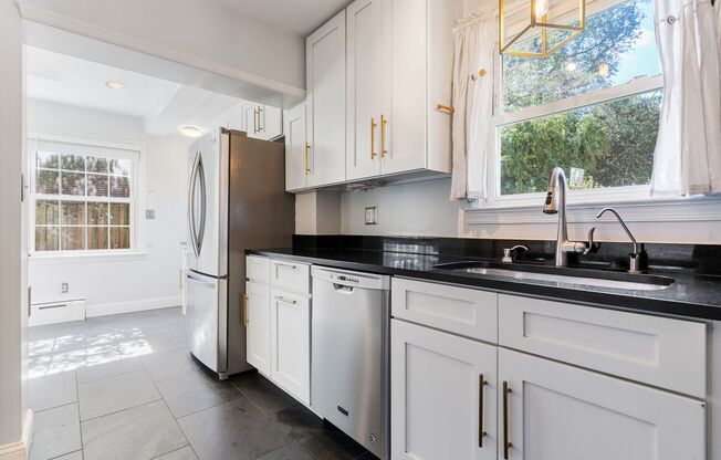 3 beds, 2.5 baths, $5,228