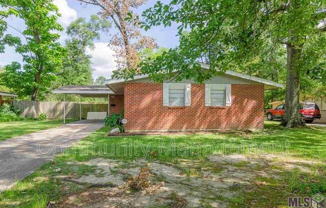 11235 Red Oak Dr