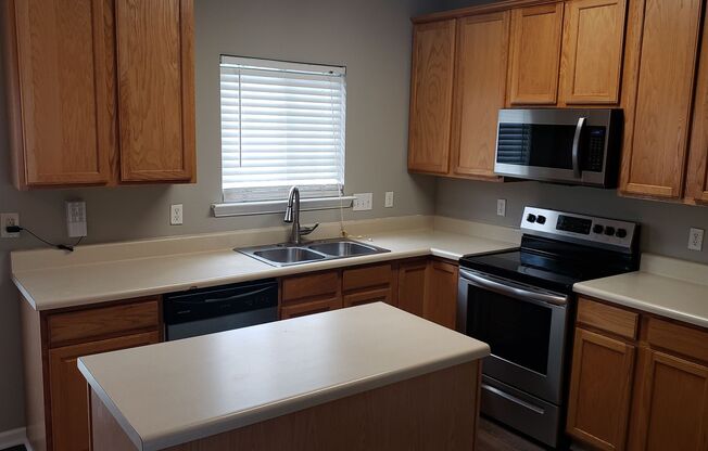 Fabulous 3Br 2.5 Ba Townhome in Raleigh!  Available Now!