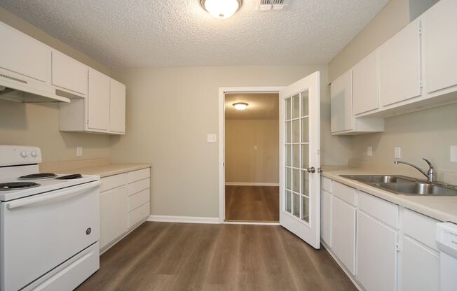 2 beds, 1 bath, $1,077