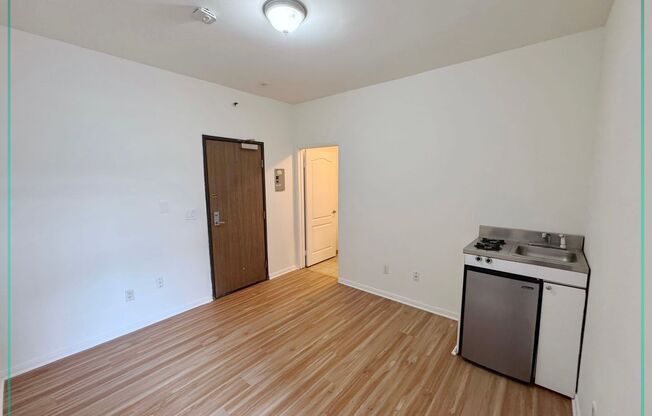 Studio, 1 bath, 350 sqft, $989, Unit 317