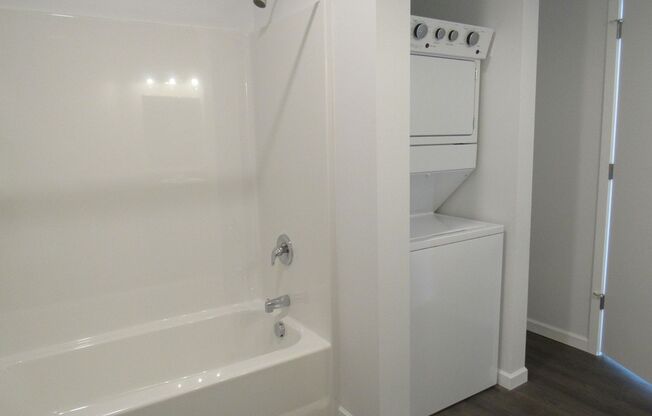 Studio, 1 bath, 467 sqft, $1,275, Unit 413