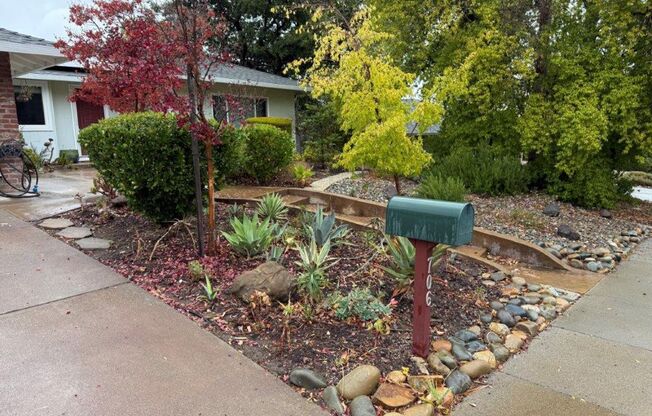 Rare 3 Bedroom w/ Pool and Solar North Vacaville *Star Rentals