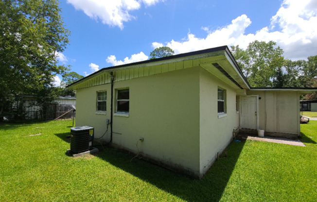 4/2 with bonus room! Large fenced in back yard located in Normandy Village!