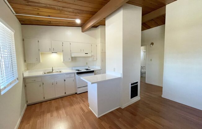 862 West Ave