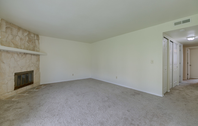 Roomy Remodeled  Kirkland Condo