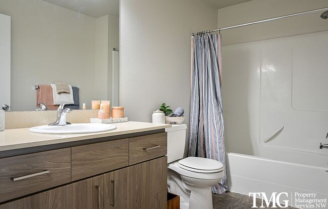 2 beds, 1 bath, 901 sqft, $1,649, Unit 51