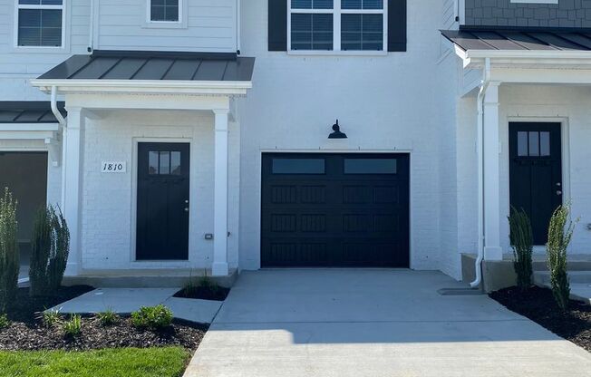 *SPECIALS OFFERED* Brand New Luxury Townhome! 3 BR, 2.5 BA, 1 Car Garage, Pool, Dog Park, and More!