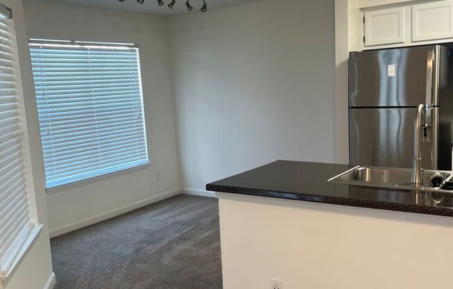1 bed, 1 bath, 858 sqft, $1,550, Unit 515