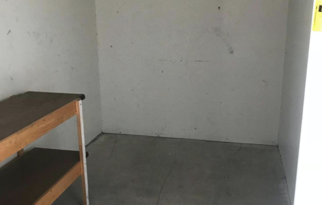 2 beds, 1 bath, 780 sqft, $1,100, Unit 30