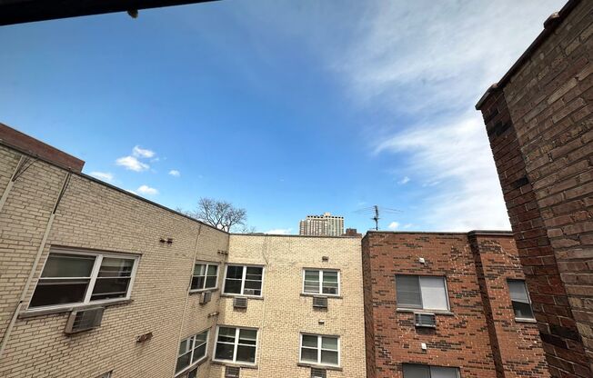 1 bed, 1 bath, $2,025, Unit 555