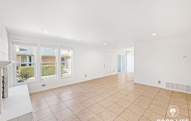 Charming 2BD/2BA Condo in El Cajon W/ A/C, W/D, Front/Back Patio, & Community Pool!