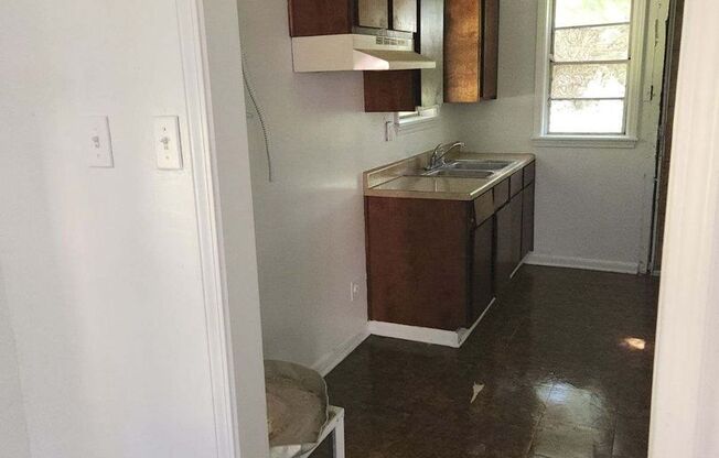 1 bed, 1 bath, $500, Unit #121