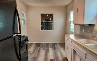 South Park Area 2 Bedroom Cottage w/Garage