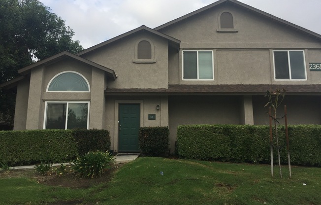 3 beds, 2.5 baths, 1,000 sqft, $2,595