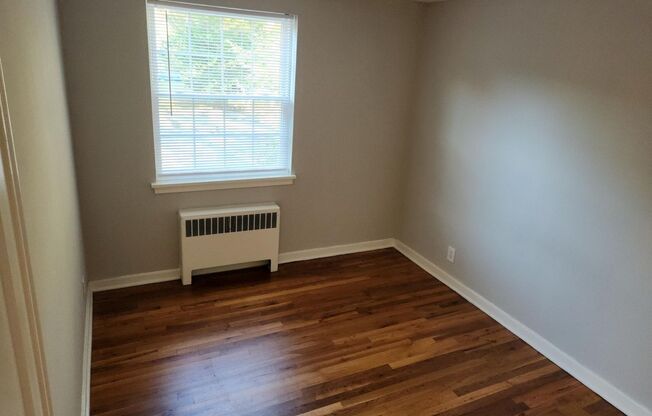 2 beds, 1 bath, 897 sqft, $2,335, Unit G-14