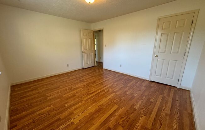 2 beds, 1.5 baths, $1,195, Unit Apt. A