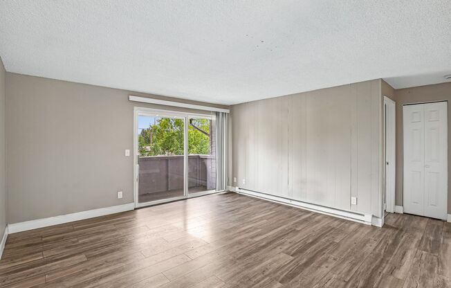 2 beds, 1 bath, 800 sqft, $1,325, Unit 431-01-15