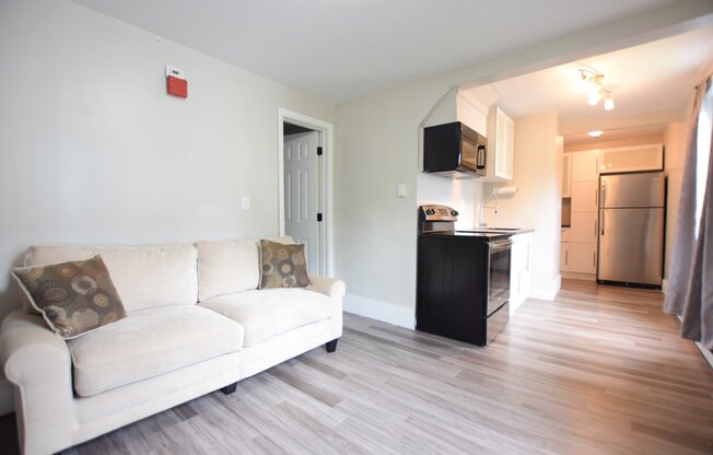 1 bed, 1 bath, $1,400, Unit Apt. 3