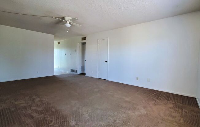 2 beds, 1 bath, 942 sqft, $695, Unit Apt A