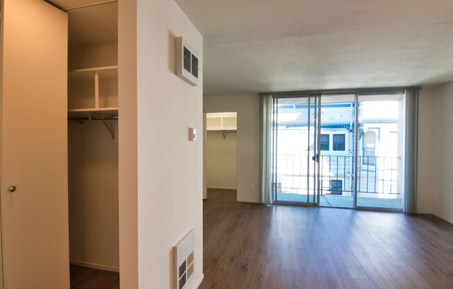 Studio, 1 bath, 475 sqft, $1,875, Unit Unit 303