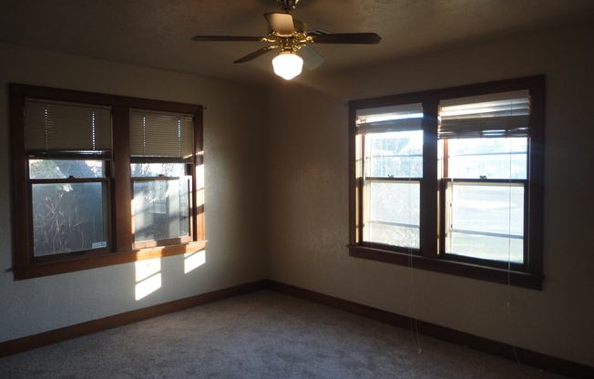 3 beds, 2 baths, $750