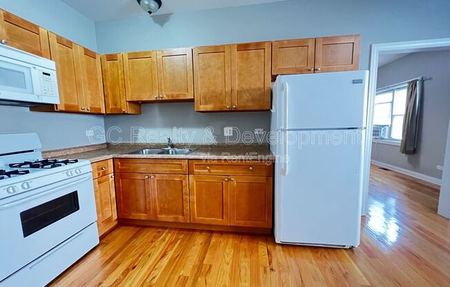 1512 W 17 ST
