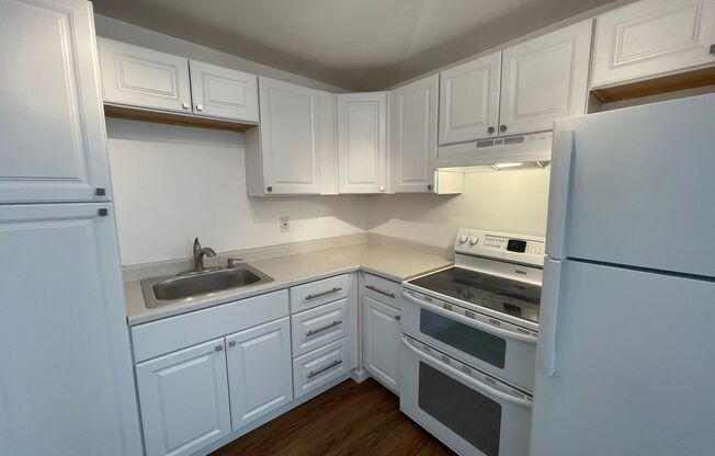 2 beds, 1 bath, 650 sqft, $1,795, Unit 14