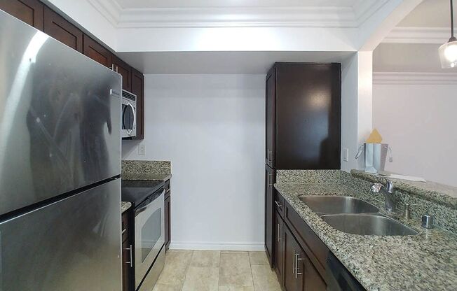 2 beds, 2 baths, 960 sqft, $2,950, Unit 202