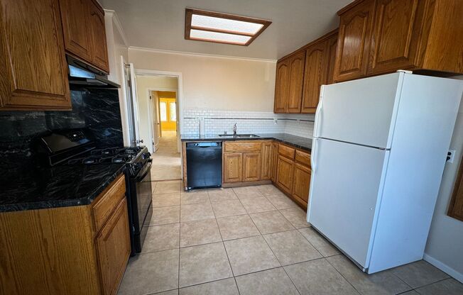 4 beds, 1 bath, $4,800