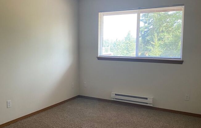 3 beds, 1 bath, 940 sqft, $1,695, Unit 5D