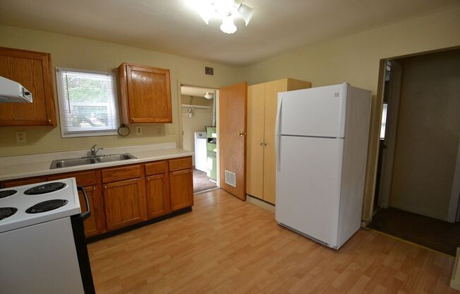 2 beds, 1 bath, $900