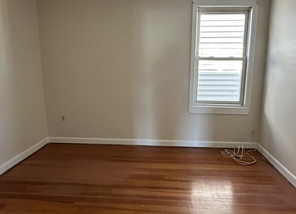 3 beds, 1 bath, 912 sqft, $1,800, Unit 5