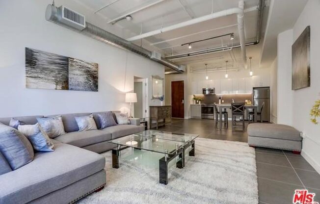 2 beds, 1 bath, 1,100 sqft, $3,100, Unit 306