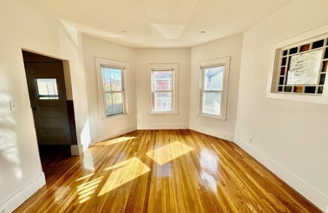 3 beds, 1 bath, $4,200, Unit 1