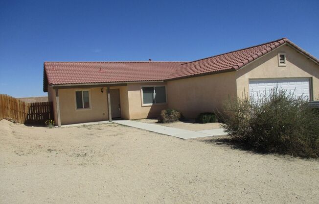 3 beds, 2 baths, $1,600