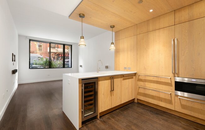 211 E 13 ST