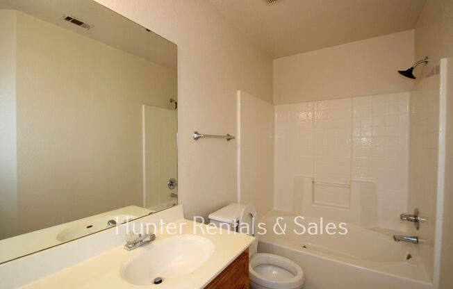 3 beds, 2 baths, $1,295