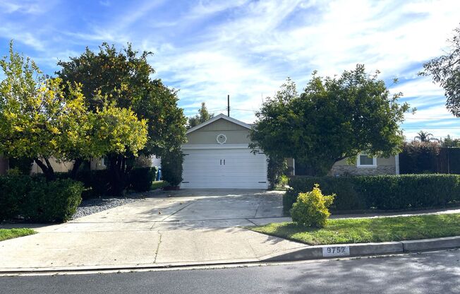 Luxurious Retreat: Stylish 3 Bed, 3 Bath Home in Granada Hills