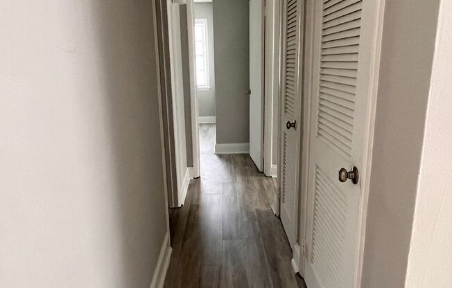 3 beds, 1 bath, $950, Unit I7