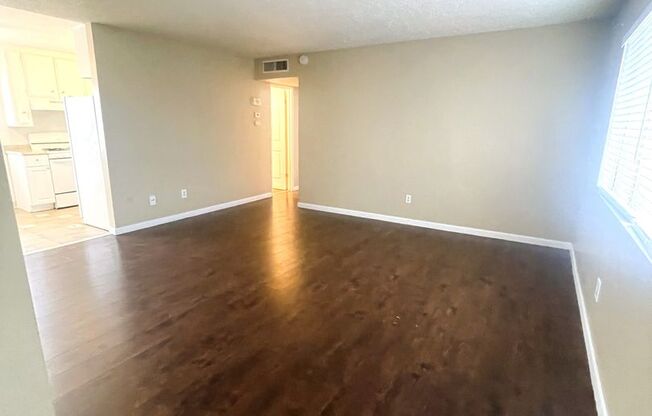 2 beds, 1 bath, $1,195, Unit 811 Taylor Street #8