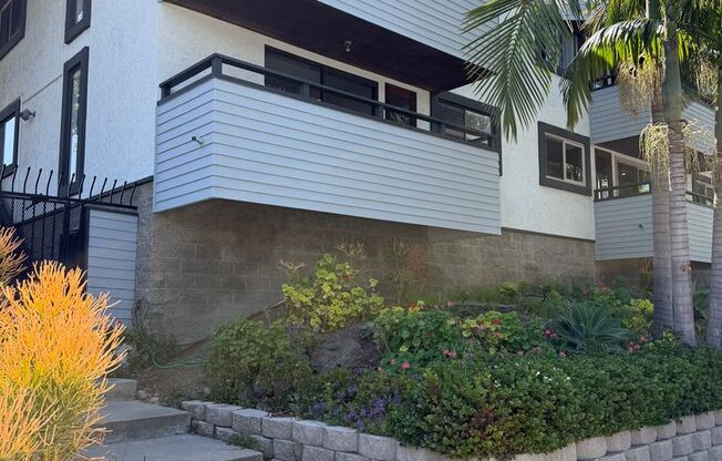 Stylish Condo in Mission Hills
