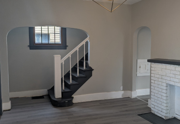 1661 W BANCROFT