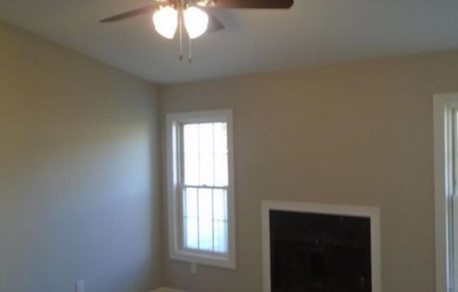 Great 2 bedroom 2 bath duplex that is centrally located!