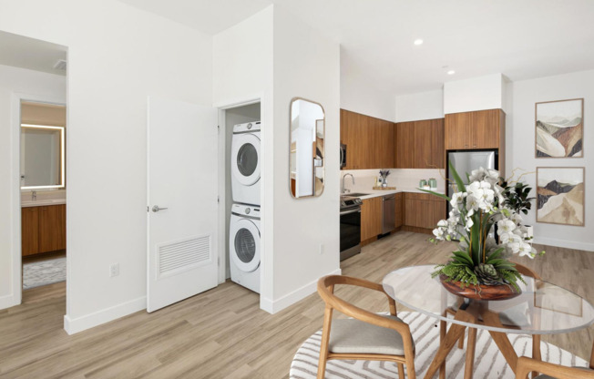 2 beds, 1 bath, 987 sqft, $3,600, Unit 401