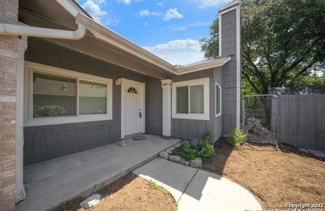 8032 LAUREL BND