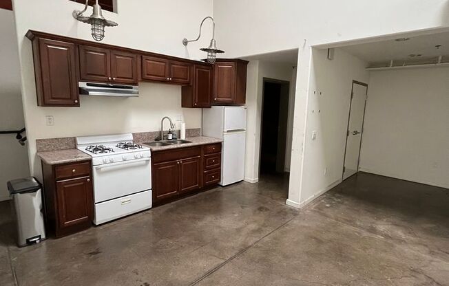 Studio, 1 bath, 650 sqft, $1,895, Unit 633-160