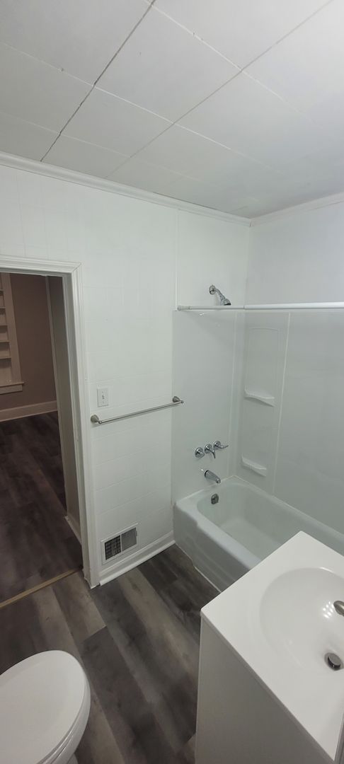 3 beds, 1 bath, $1,350