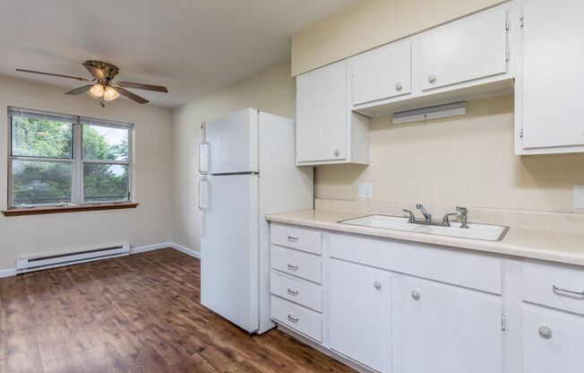 1 bed, 1 bath, 650 sqft, $795, Unit 12