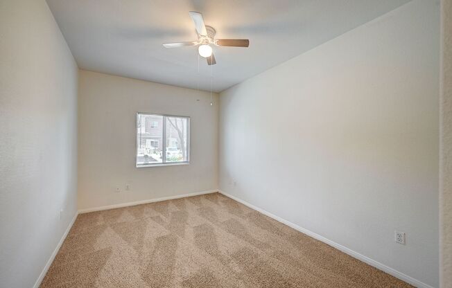 3 beds, 2 baths, $1,650, Unit # 136